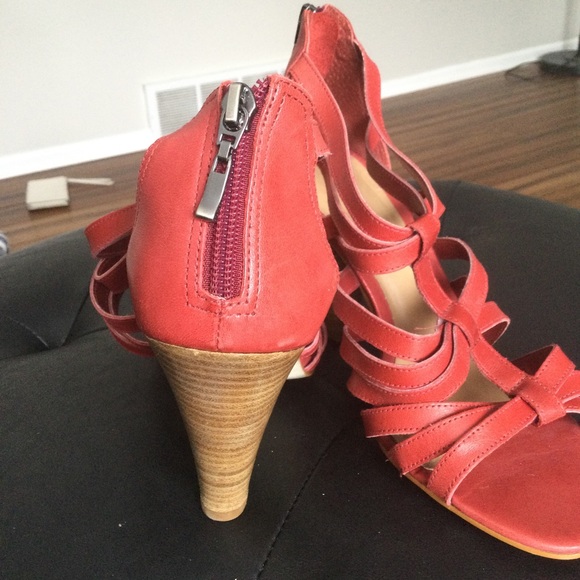 Pyramidis shoes - Picture 2 of 4